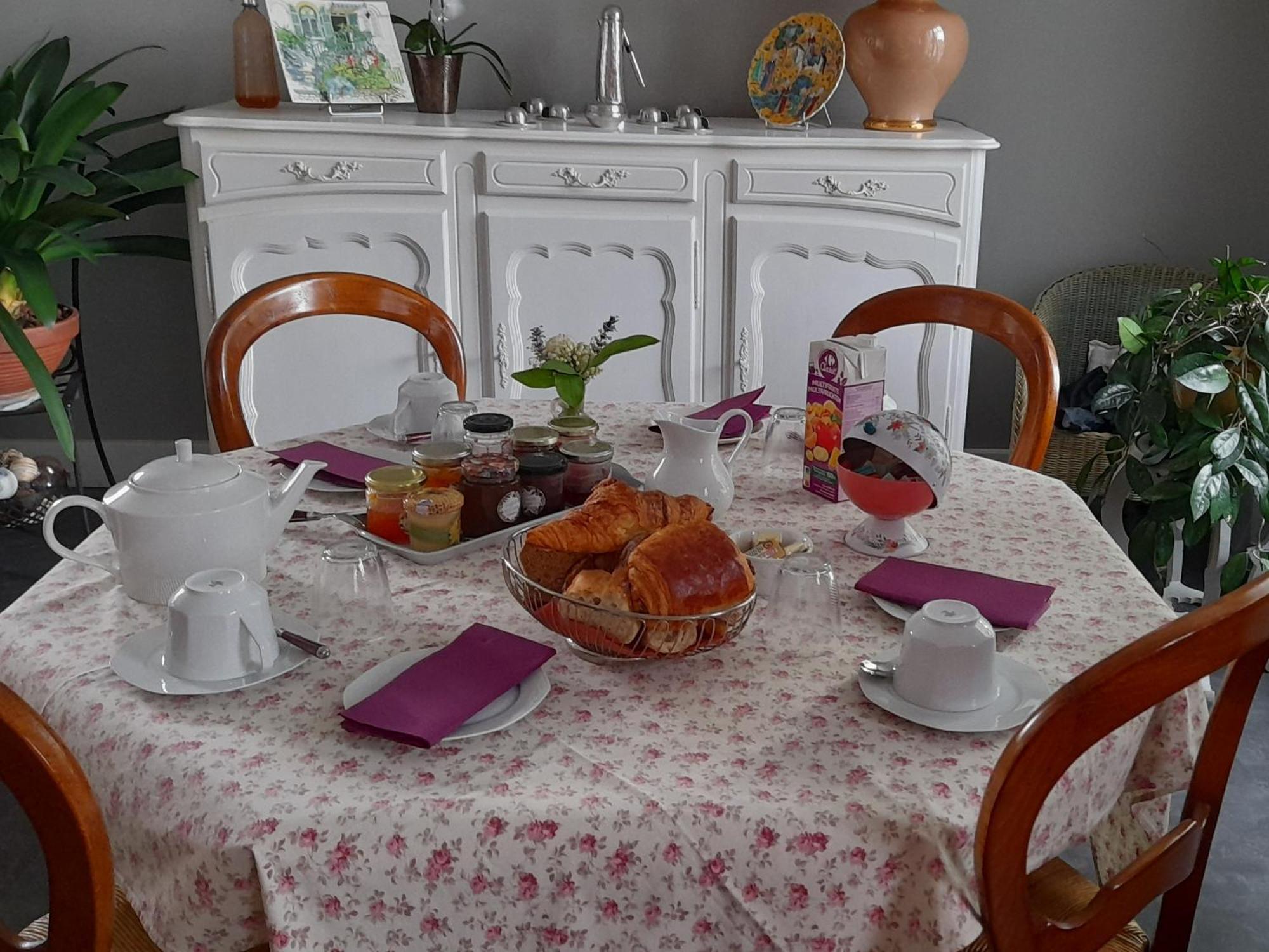 Bed and Breakfast Les Abelias à Hauterive  Chambre photo