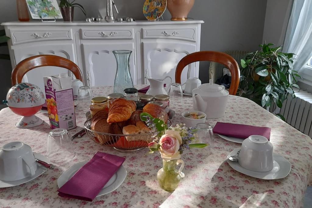 Bed and Breakfast Les Abelias à Hauterive  Extérieur photo